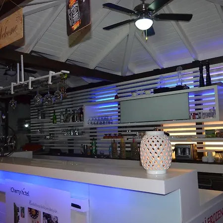 Club Cherry & Family 2* トゥルグトレイス