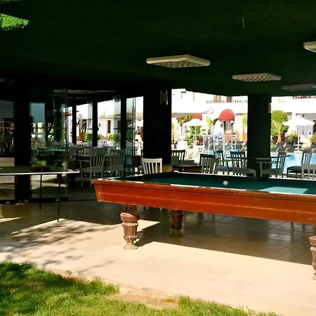 Club Cherry & Family 2*