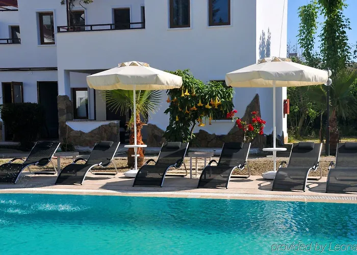 Club Cherry & Family Hotell 2*