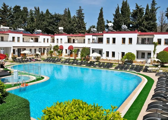 Club Cherry & Family Hotell 2*