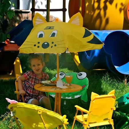 Club Cherry & Family