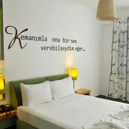 Club Cherry & Family تورغوتْريس