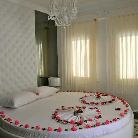 Club Cherry & Family